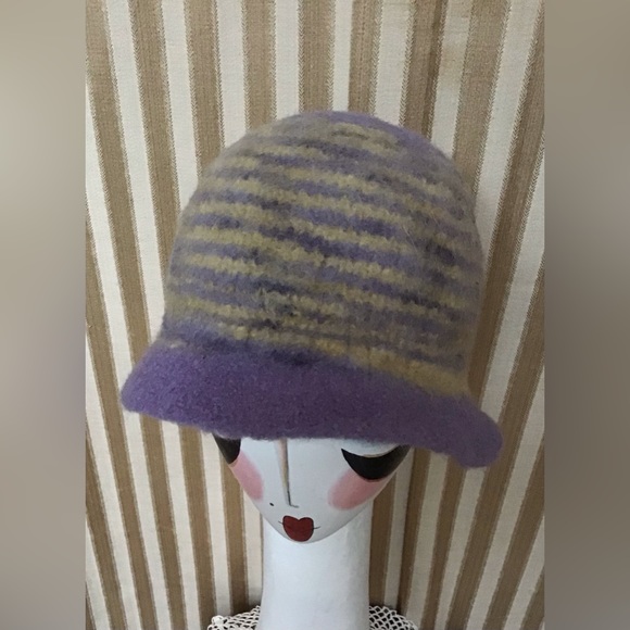 Hand Felted Hat - Picture 1 of 3